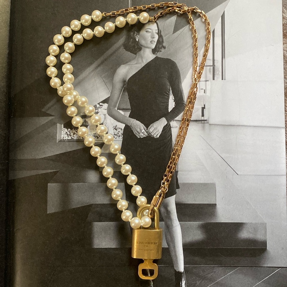 Louis Vuitton 305 Lock and key with Gold chain ⛓️‍💥 pearls Necklace